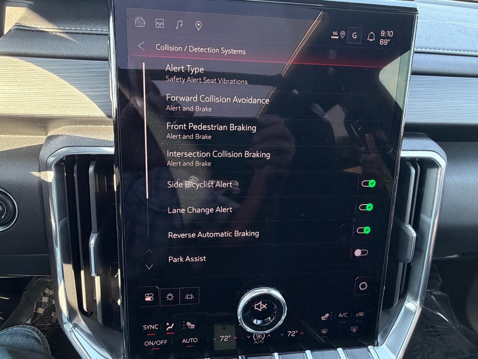 2027 GMC Acadia Elevation