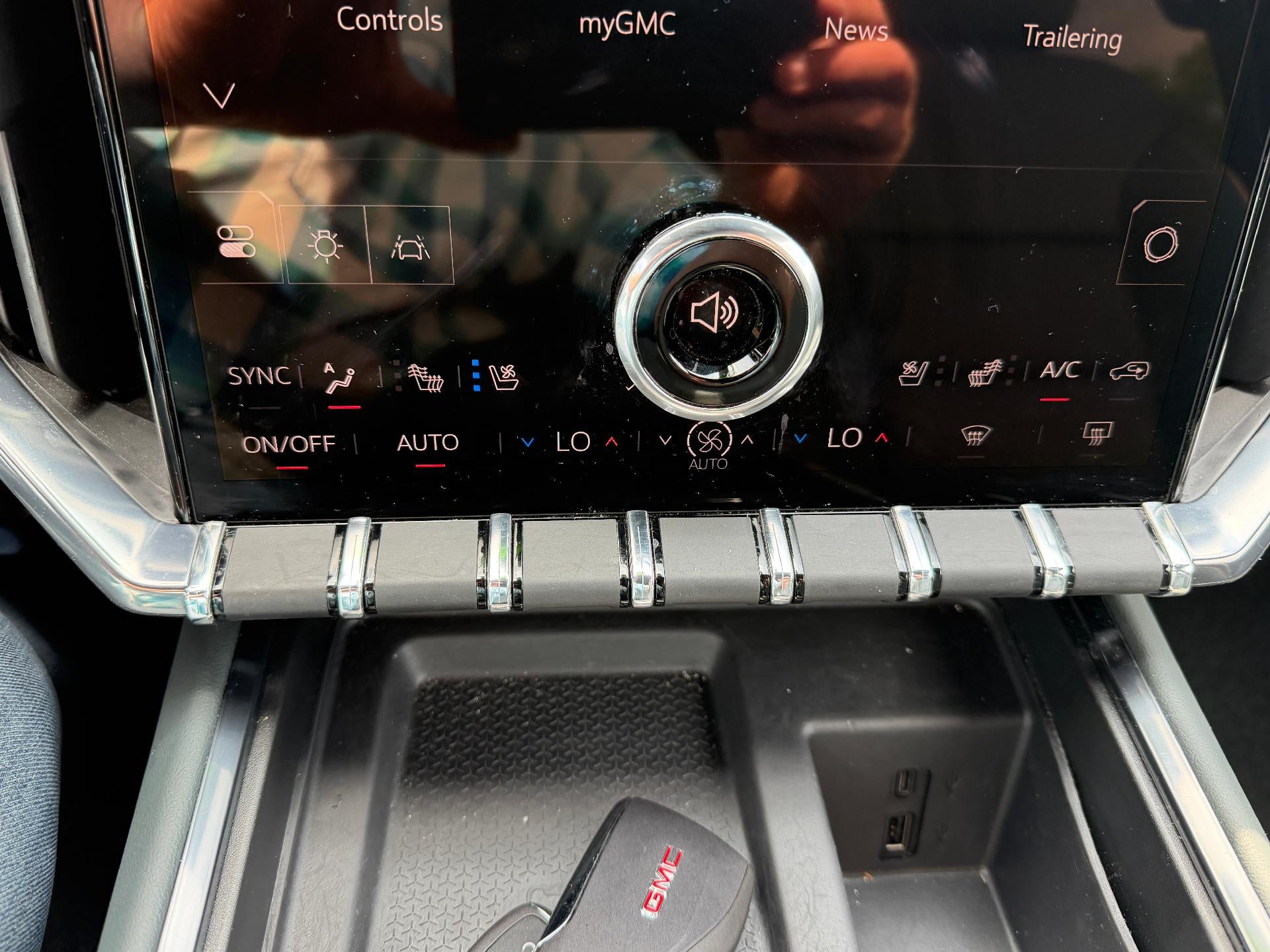 2024 GMC Acadia AT4