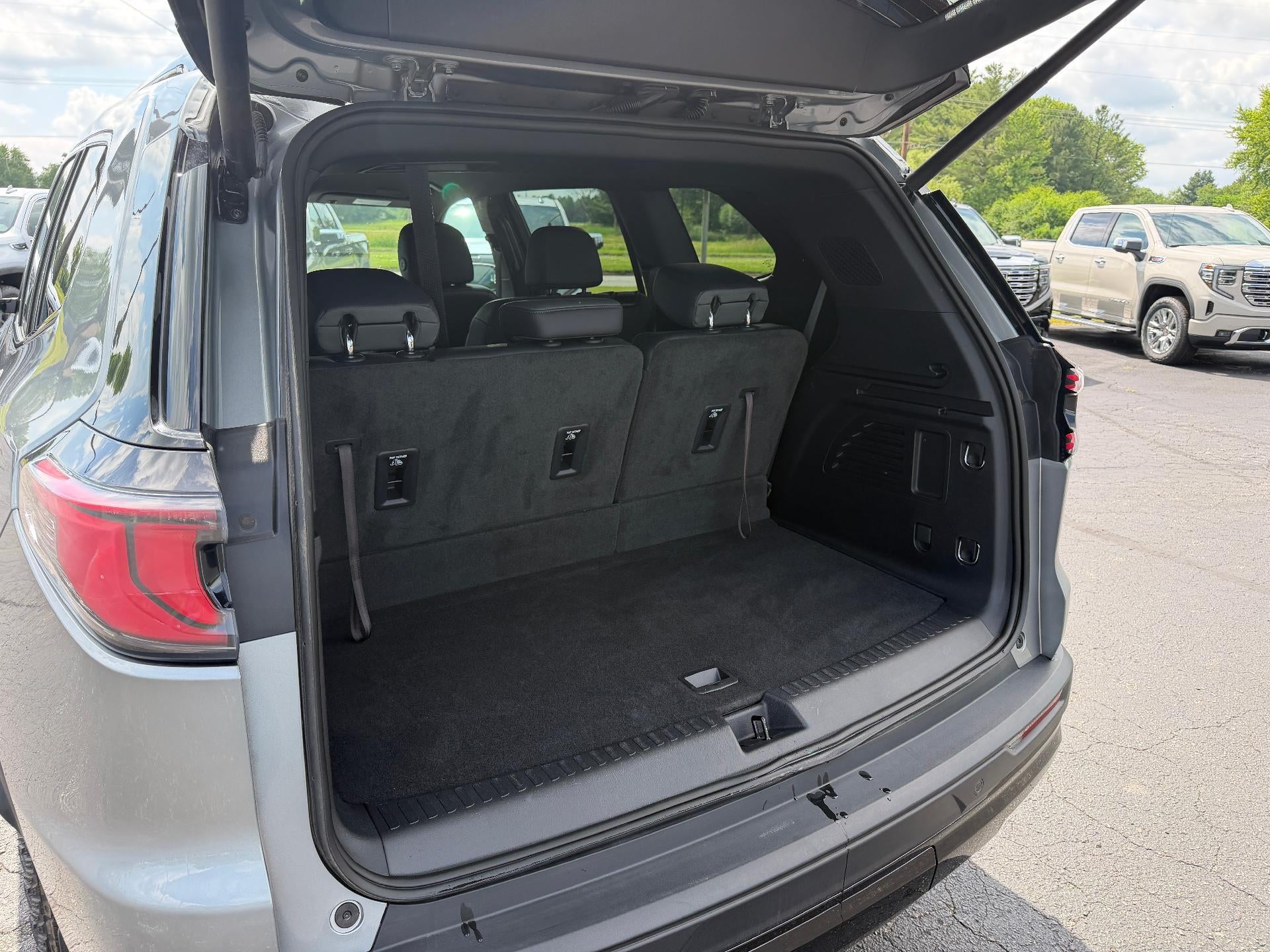 2024 GMC Acadia AT4