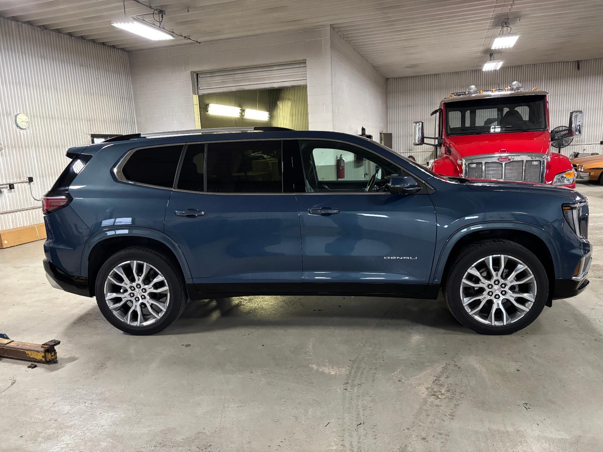 2024 GMC Acadia Denali