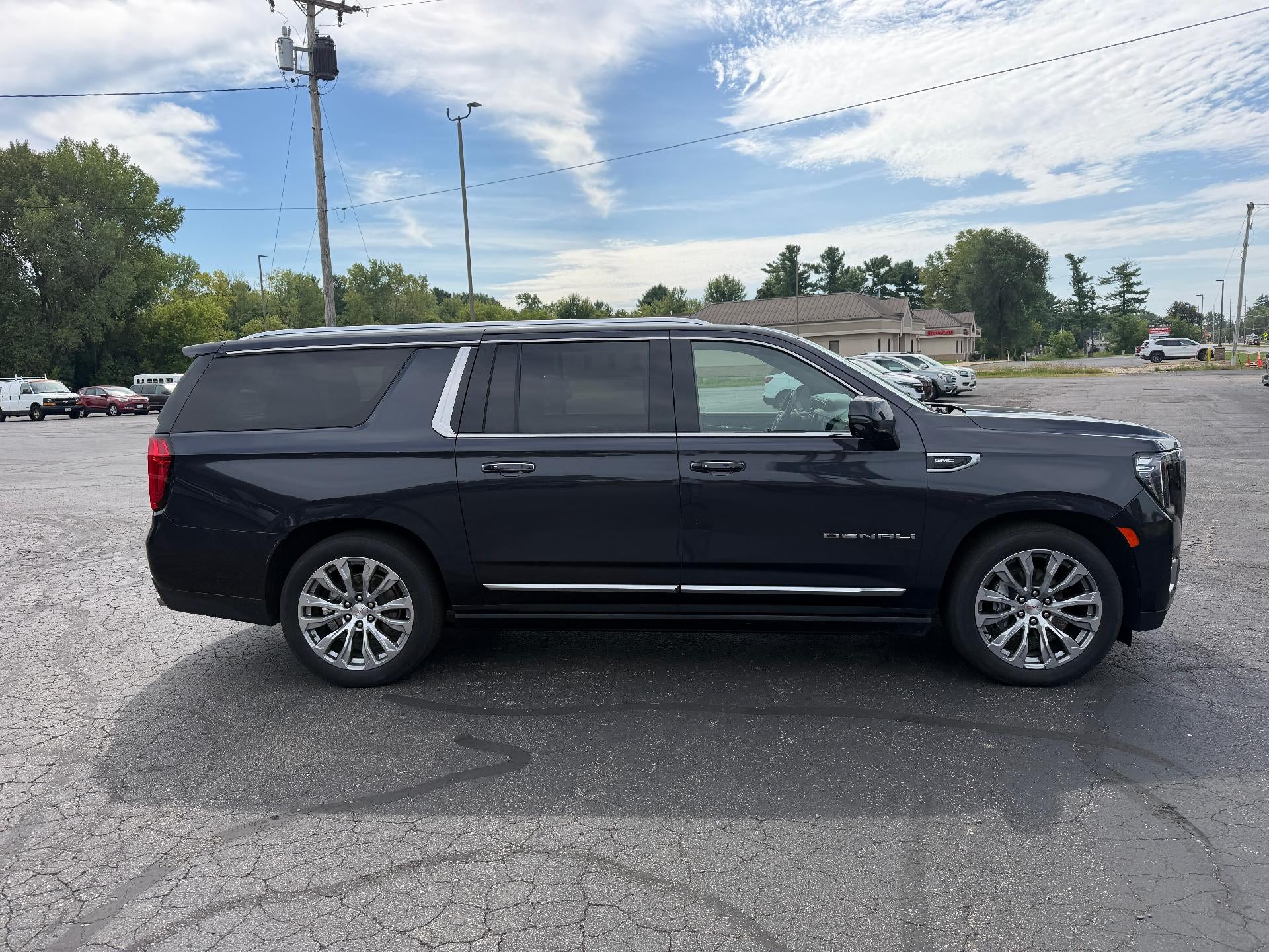 2023 GMC Yukon XL Denali